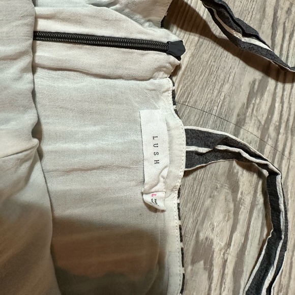 Lush dress - Picture 3 of 3